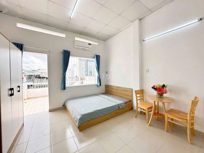 Mới 100% ! Dạng studio balcon - Full Nội Thất - Ngay Vòng Xoay Dân Chủ