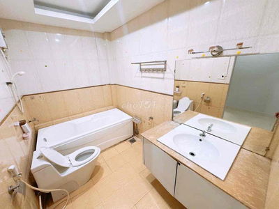 CẦN CHO THUÊ PHÒNG RỘNG RÃI SẠCH SẼ TIỆN NGHI TẠI Q7 GIÁ RẺ