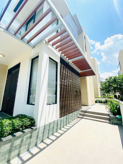 Biệt thự đơn lập 320m2, 1T 2L,thô, nhìn công viên đường 20m, hướng mát