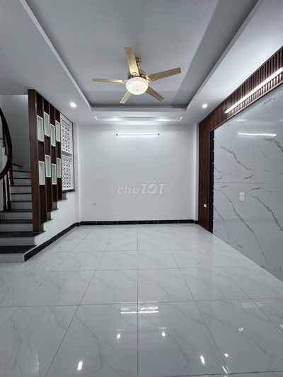 Nhà đẹp phố Thanh Am, 30m2- 5 tầng- ô tô đỗ cổng, nhà mới tinh