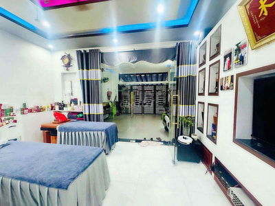Nhà 3 tầng mới keng, để lại full nội thất, đường 7m5 gần bến xe