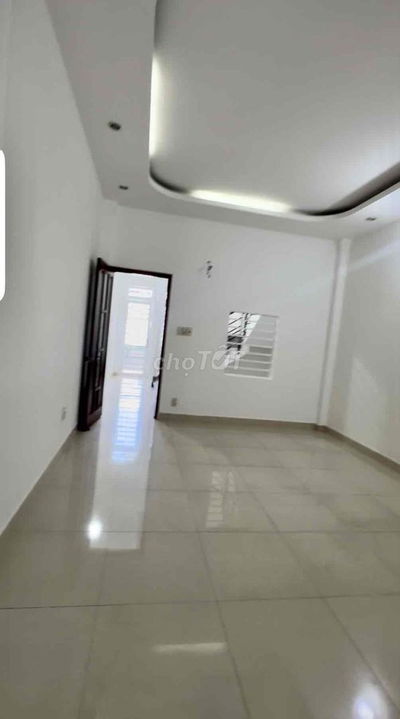 4 Phòng mới rộng,nhà mặt tiền,32m Luỹ Bán Bích, máy lạnh, ban công ,WC