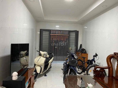 Nhà cho thuê hẽm xe hơi Tân Hoá, 3 phòng ngủ  mới đẹp
