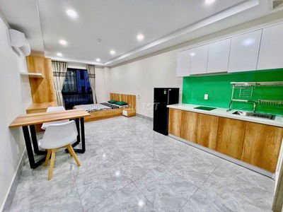 CHDV STUDIO 40M2 CỬA SỔ ĐÓN NẮNG FULL NỘI THẤT TÒA NHÀ THANG MÁY