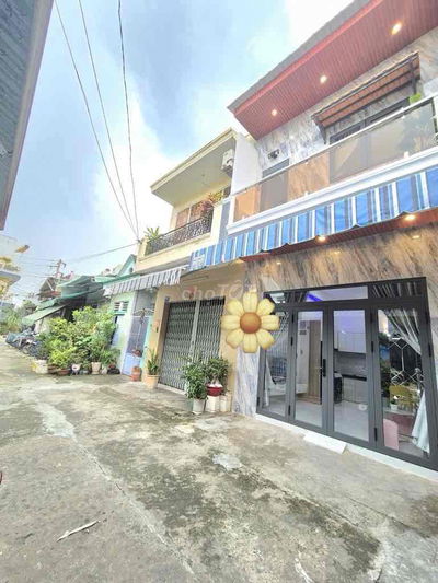 Nhà đẹp Tô Hiệu- Hoà Bình - Cạnh Đầm Sen - 2 tầng - 2 phòng ngủ- HXH