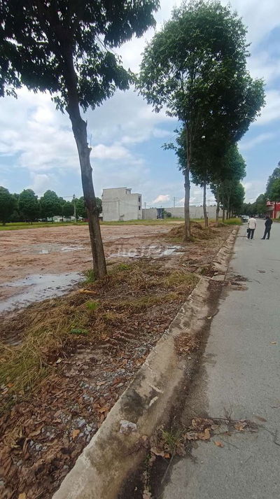 Đất nền chợ đêm lai uyên Bàu Bàng 5x30 có 2 lô liền kề full thổ cư shr