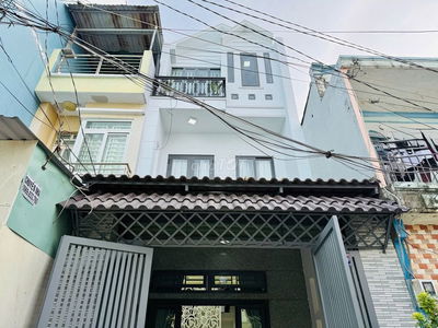 Bán gấp nhà 3 tầng Tân cổ điển,sau căn mặt tiền, ngay CV Làng Hoa, GV