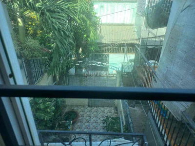 nhà gác suốt phường đông hưng thuận Q12 dt: 80m2