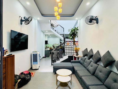 Tôi cần bán nhà 2 tầng diện tích 60m2 Tiểu La nhà xây ở