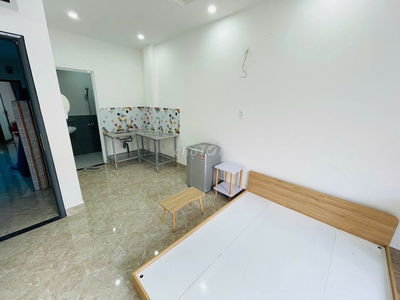 Phòng full nội thất có máy lạnh, bảo vệ 24/24. giờ giấc tự do