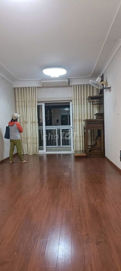 Bán chung cư CT18 Việt Hưng - 97m-3PN-Lô Góc-View đẹp- Nội thất xịn