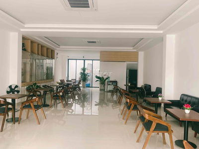 🏢 Nhà TRỆT 2 LẦU, NGANG 7m, THANG MÁY – TRỆT TRỐNG SUỐT – GẦN CĐ SP TR