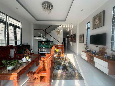 Nhà 2lầu Phú Cường Thủ Dầu Một.1nhà đag cho thuê,1nhà lớn. đường 3,5m