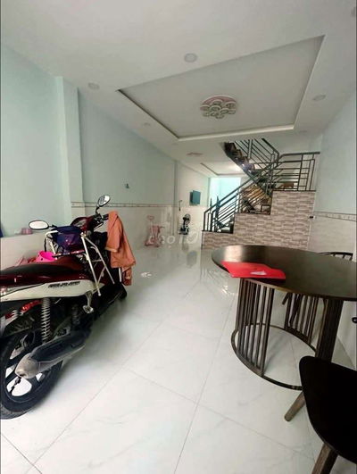 76M2 - NGAY CỘNG HOÀ - 2TẦNG - 2PN, - SÁT MẶT TIỀN -  -5,4 TỶ
