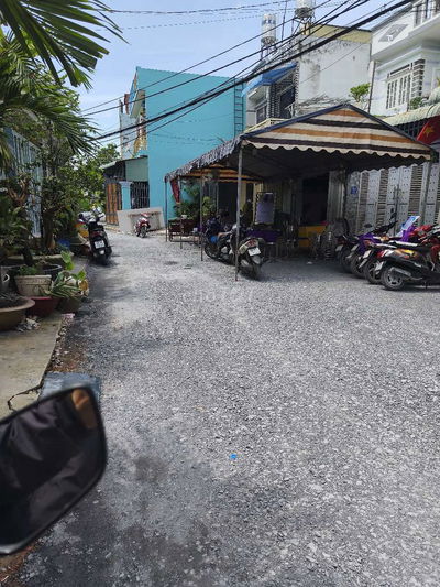 Nhà ở cần bán.cong năng đây đu . mặt đường rộng vừa hai xe tránh nhau