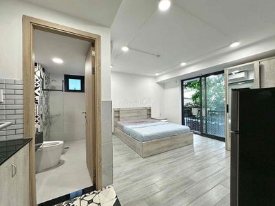 🏡CĂN HỘ BANCOL ĐÓN SÁNG,GẦN BỜ KÈ TRƯỜNG SA Q3,THANG MÁY,CHO NUÔI PET💕