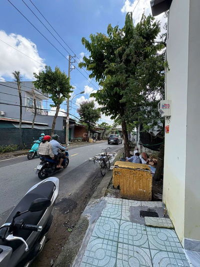 Nhà mới,mặt tiền nhựa buôn bán  KD.