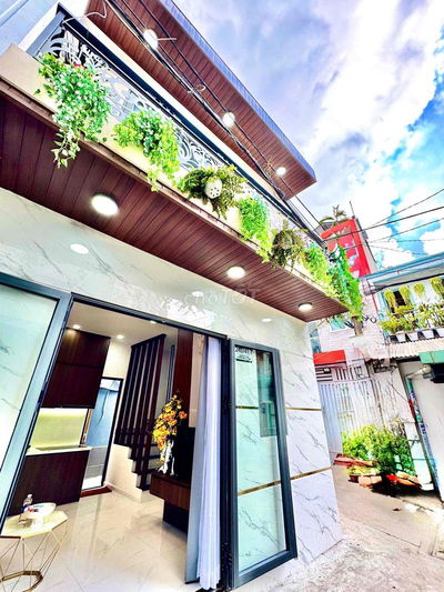 Nhà Mới Hoàng Hoa Thám sát hẻm xe hơi