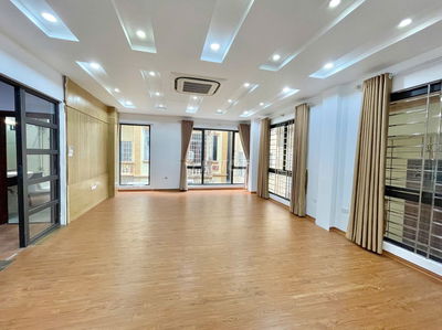 Cho thuê văn phòng tại Hoàng Cầu giá 8tr/th DT 45m2 view full kính đẹp