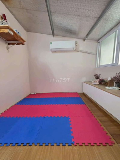 Gấp Gấp em gái em bán 800tr nhà 3tang,2 ngủ ,1vs ngõ ba gác.