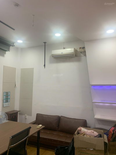 Cho thuê văn phòng mặt phố tại Đoàn Như Hài, 7 triệu, 20 m2, hàng hiếm tại Q4, đối diện Ủy ban