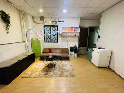 NGUYÊN LẦU PHÒNG KHÁCH RIÊNG CÓ BAN CÔNG, XE FREE GIỜ TỰ DO