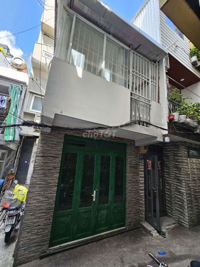 TRƯỜNG SƠN( NGAY CV LÊ THỊ RIÊNG) Q10