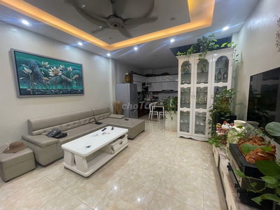 Cần bán gấp nhà Ngọc Thụy 40m dân xây công năng 3 Pn giá 6ty có TL