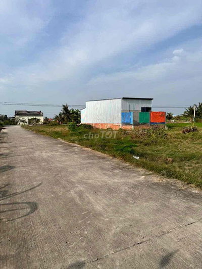 chủ ngộp, cần bán gấp đất thổ cư nở hậu hẻm xe hơi, dễ sang tay, TG