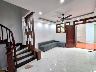 Bán nhà Gia Thụy 39m2 nhà mới đẹp đủ nội thất vài bước  ra ô tô 7.8 tỷ