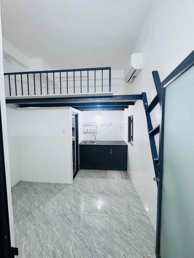 Toà nhà ptro mới xây có gác, bếp, máy lạnh